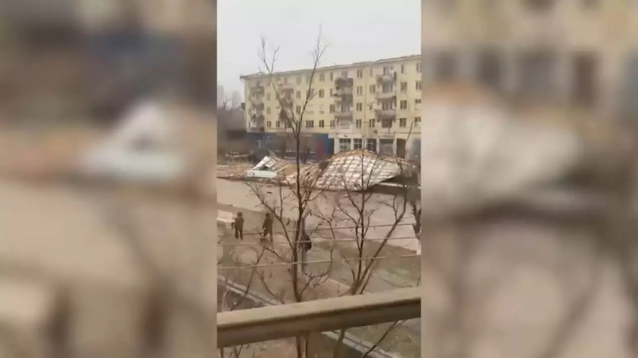 Жаңатаста дауыл үйлердің шатырын ұшырды