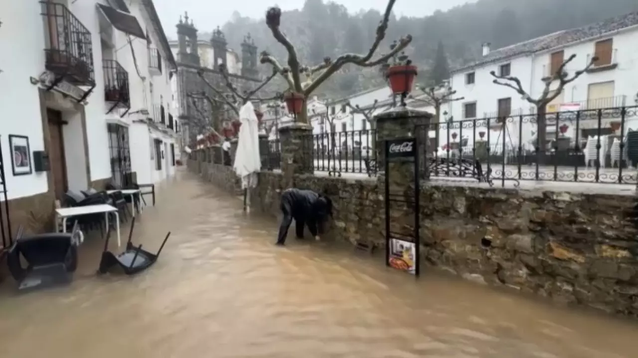 Шторм «Леонардо» обрушился на Испанию