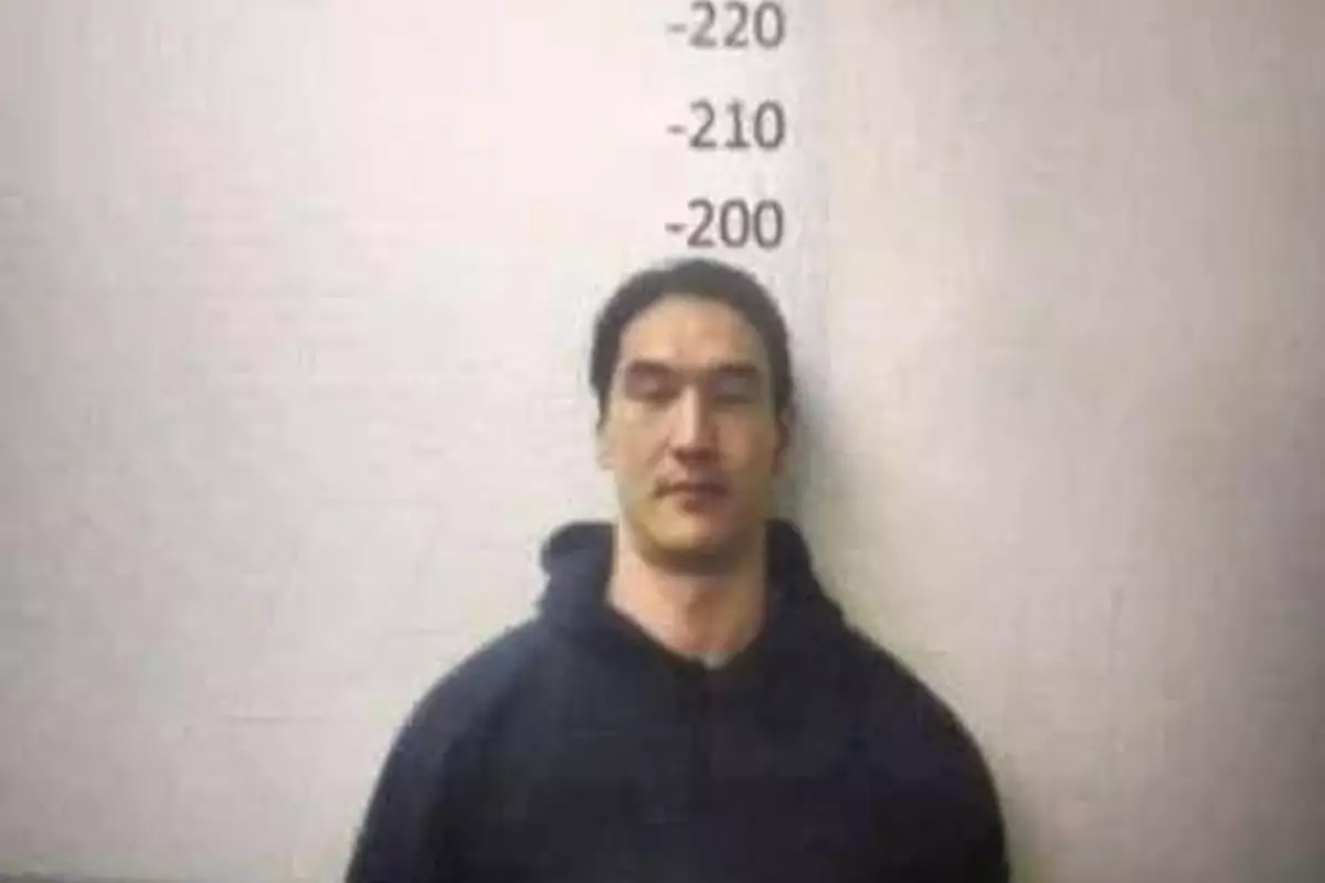 «Критика СВО, отмывание денег и отказ от гражданства России»: за что депортируют Нурлана Сабурова