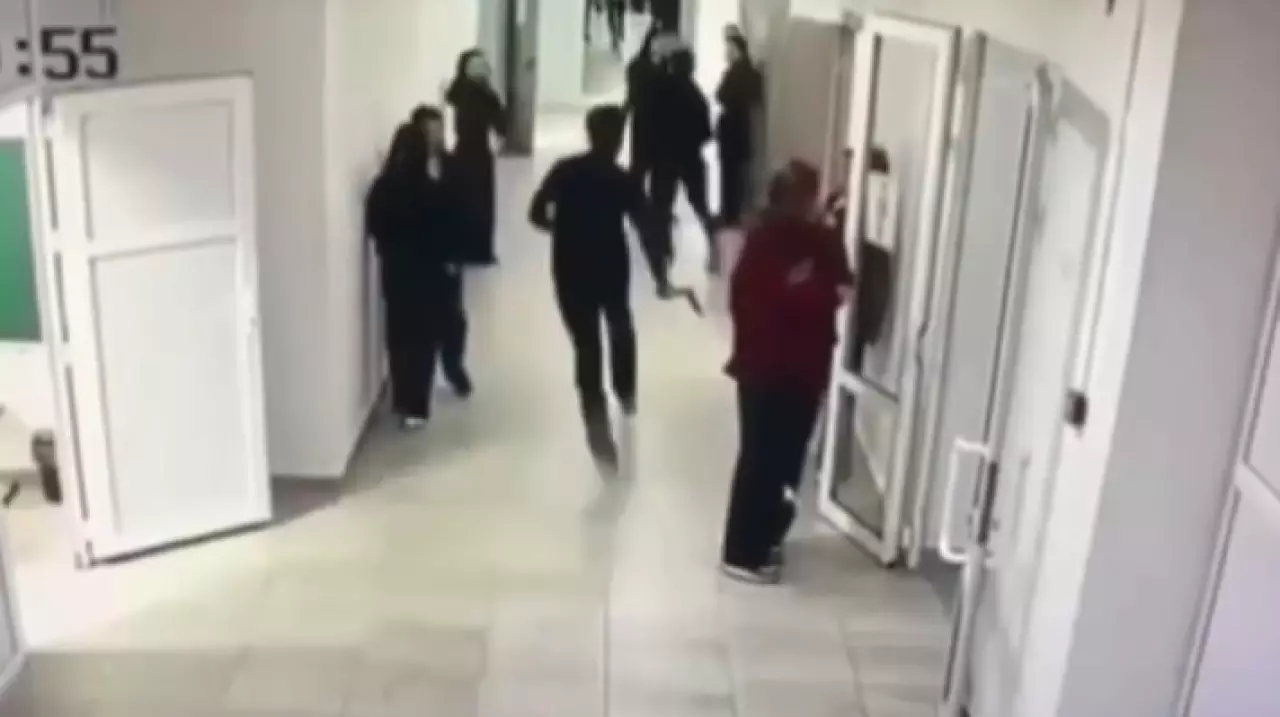 15-летний школьник напал с топором на сверстников в Кульсары