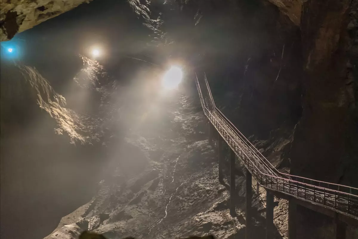 В Индии на незаконной угольной шахте погибли 18 человек