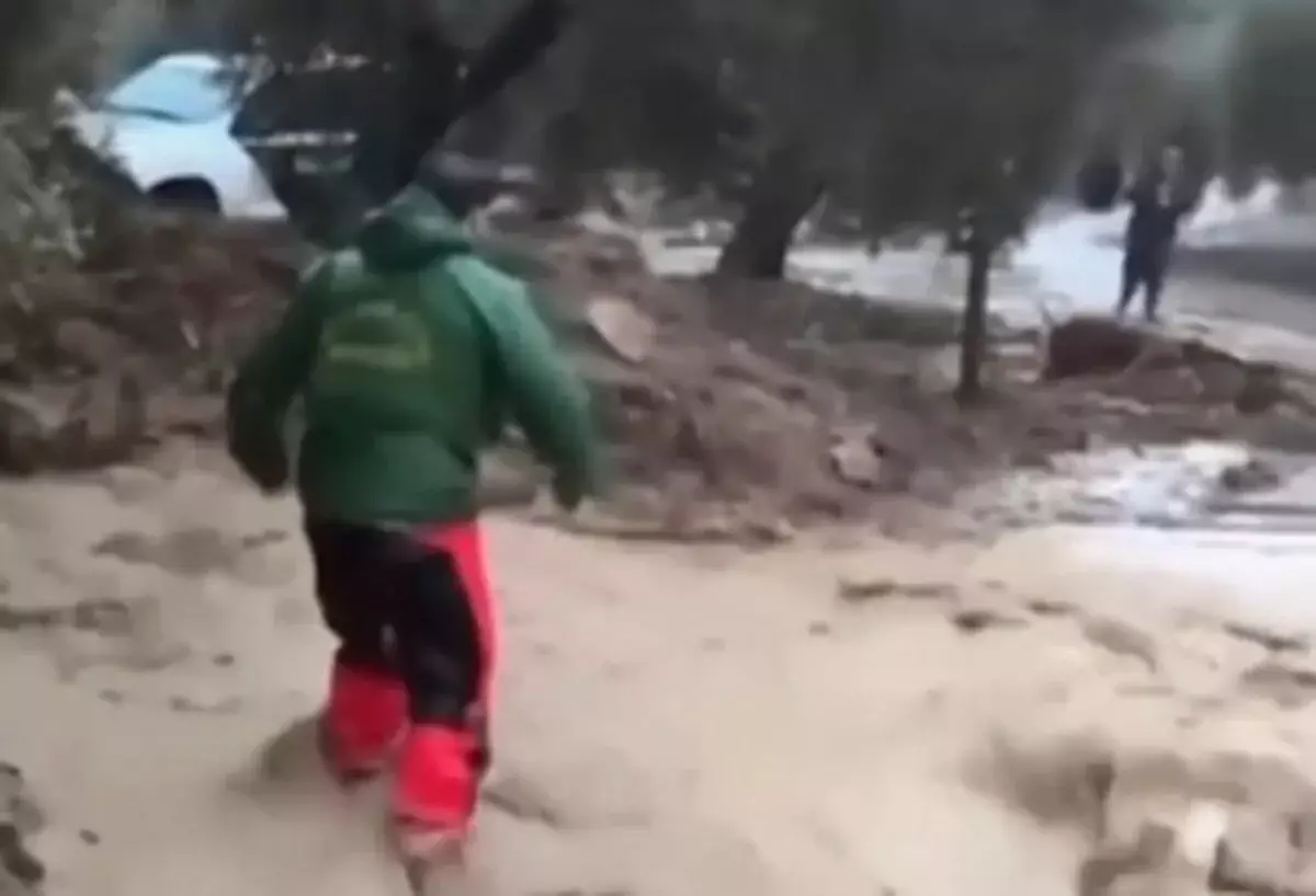 Около 4 тысяч человек эвакуировали из-за шторма в испанской Андалусии