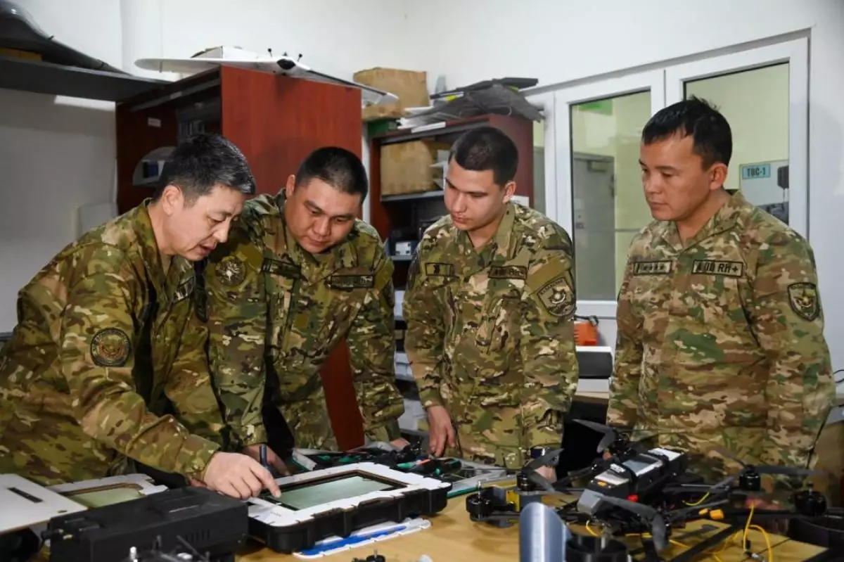 Ученые Национального университета обороны готовят операторов дронов для Сухопутных войск
