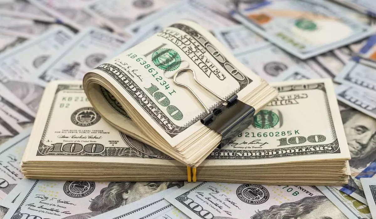 Курс ниже 495 тенге: доллар продолжает дешеветь в Казахстане