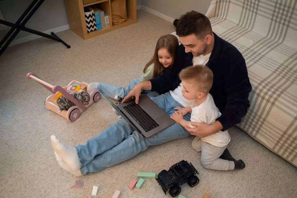 Елімізде жұмыс берушілерге жалғызбасты ана мен әкені жұмыстан шығаруға тыйым салынбақ