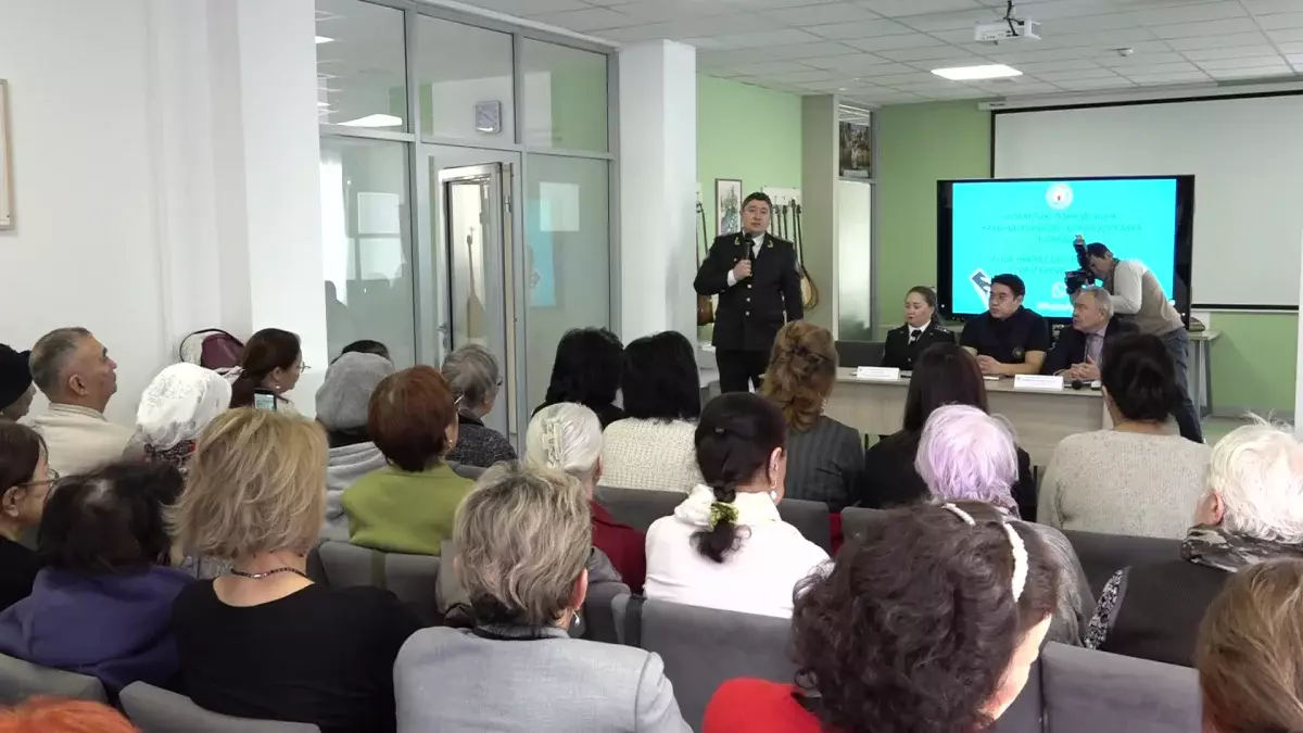 Алаяқтардың айласы: Алматыда зейнеткерлерге түсіндіру жұмыстары жүргізілді