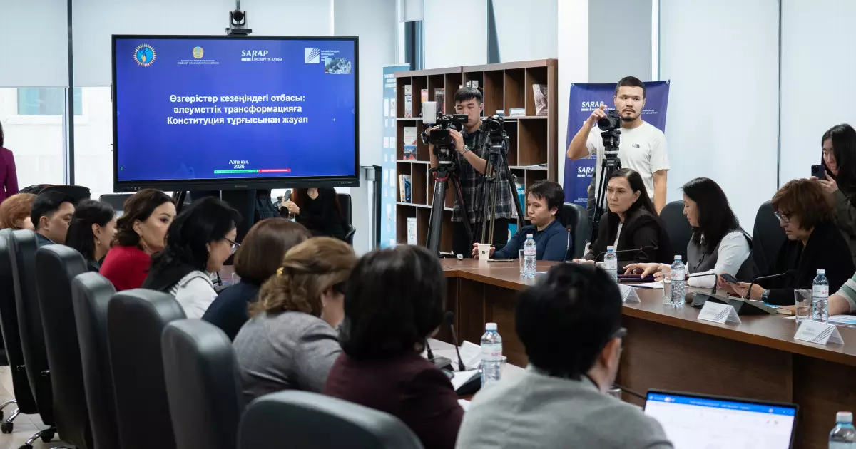   «SARAP» клубында жаңа Конституция жобасындағы отбасы мәселелері қаралды   
