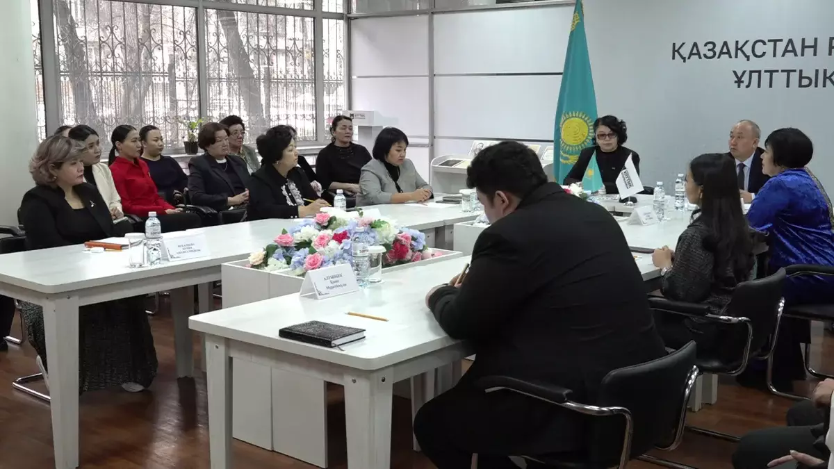 Конституциялық реформа - қоғам дамуының негізі: кәтапханашылар Ата заңның жаңа жобасы талқылады