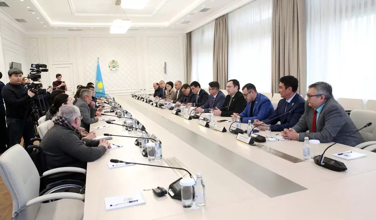 Проект новой Конституции разъяснили на встрече с общественностью Алматы