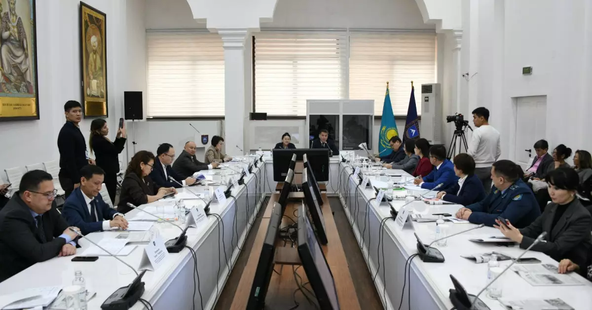  ҚазҰУ-де жаңа Конституция жобасындағы өзгерістер жан-жақты талқыланды 