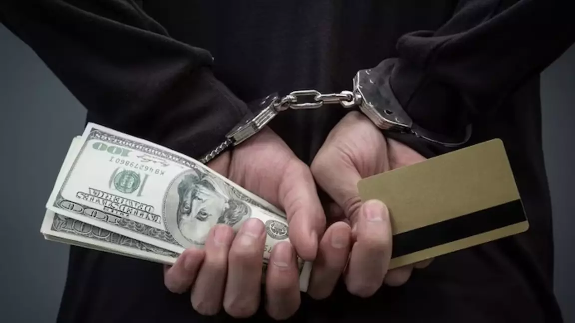 Қазақстандық әйел ұлын оқуға түсіремін деген алаяққа 2,5 млн теңге берген