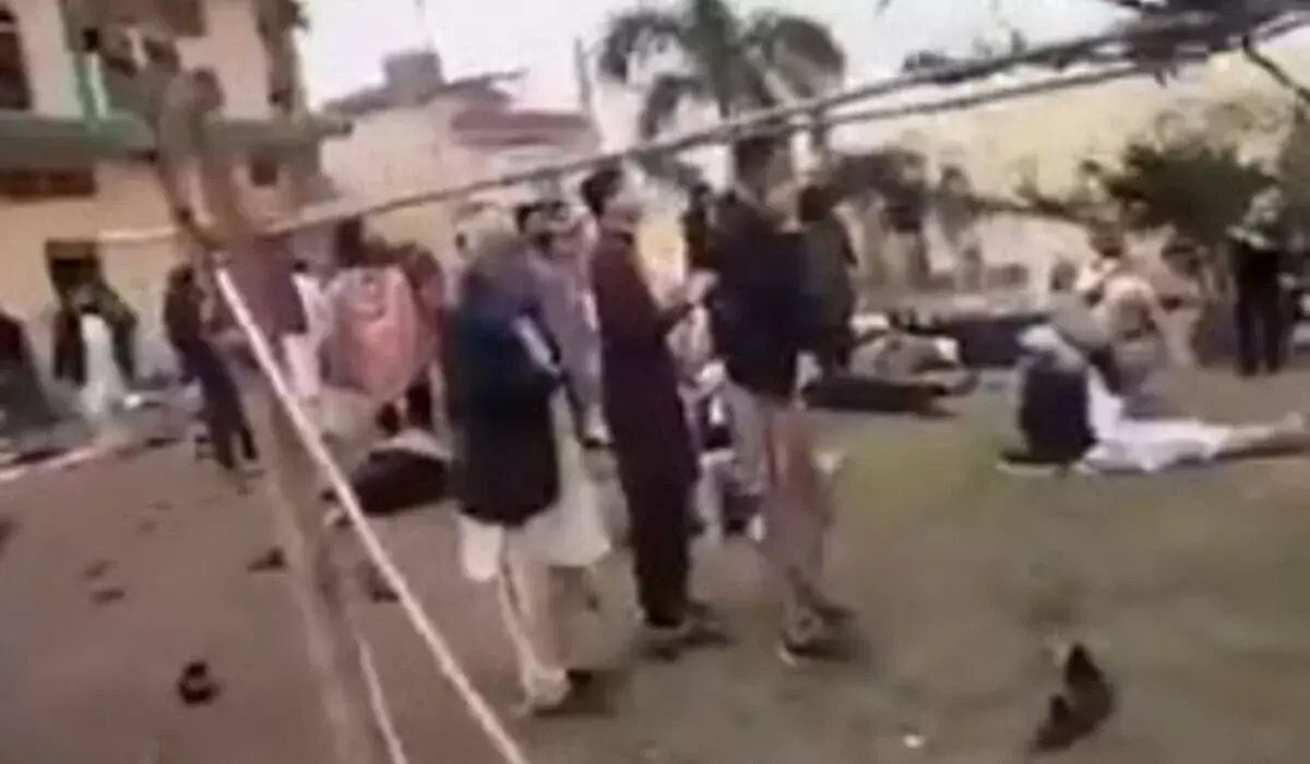 Взрыв в мечети в Пакистане: погибли больше 30 человек, десятки ранены