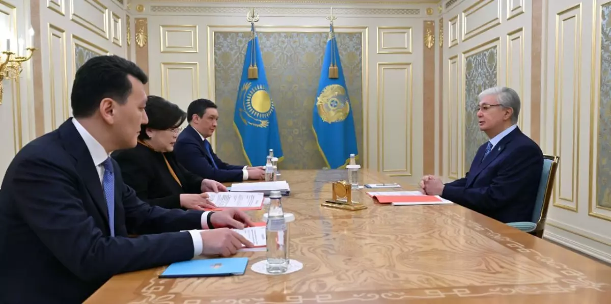 Президент Конституциялық комиссия жетекшілерімен жұмыс кеңесін өткізді