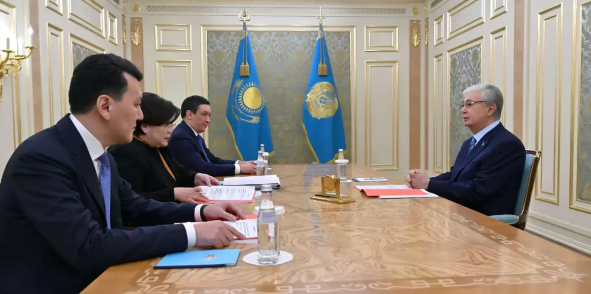 Президент Конституциялық комиссия жетекшілерімен жұмыс кеңесін өткізді