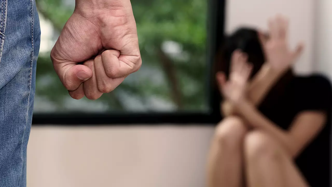 «Әйелін ұрып-соғып, бензин құйып өртемек болған»: 32 жастағы ер адамның сұмдық әрекеті әшкере болды (ФОТО)