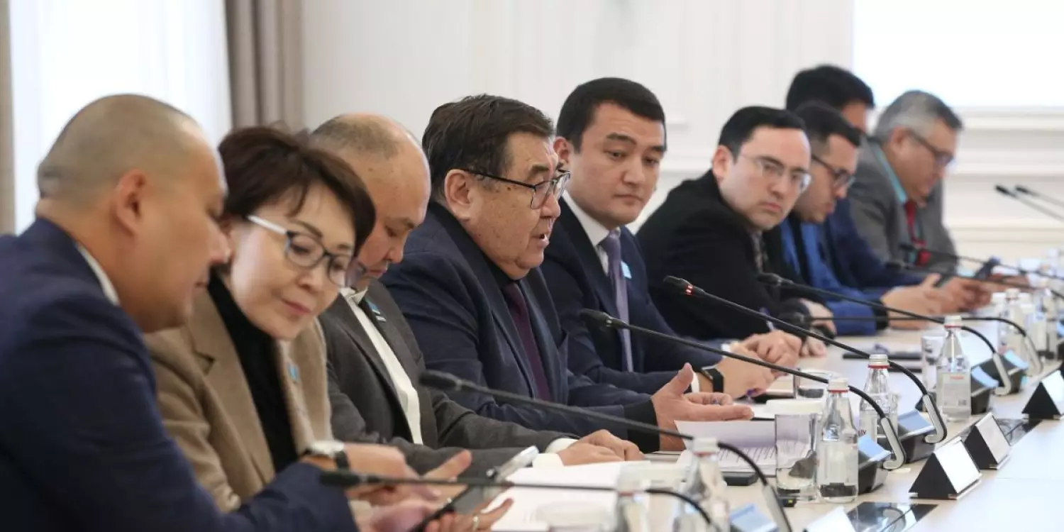 Конституцияға енгізілетін түзетулер Алматы жұртшылығымен өткен кездесуде түсіндірілді