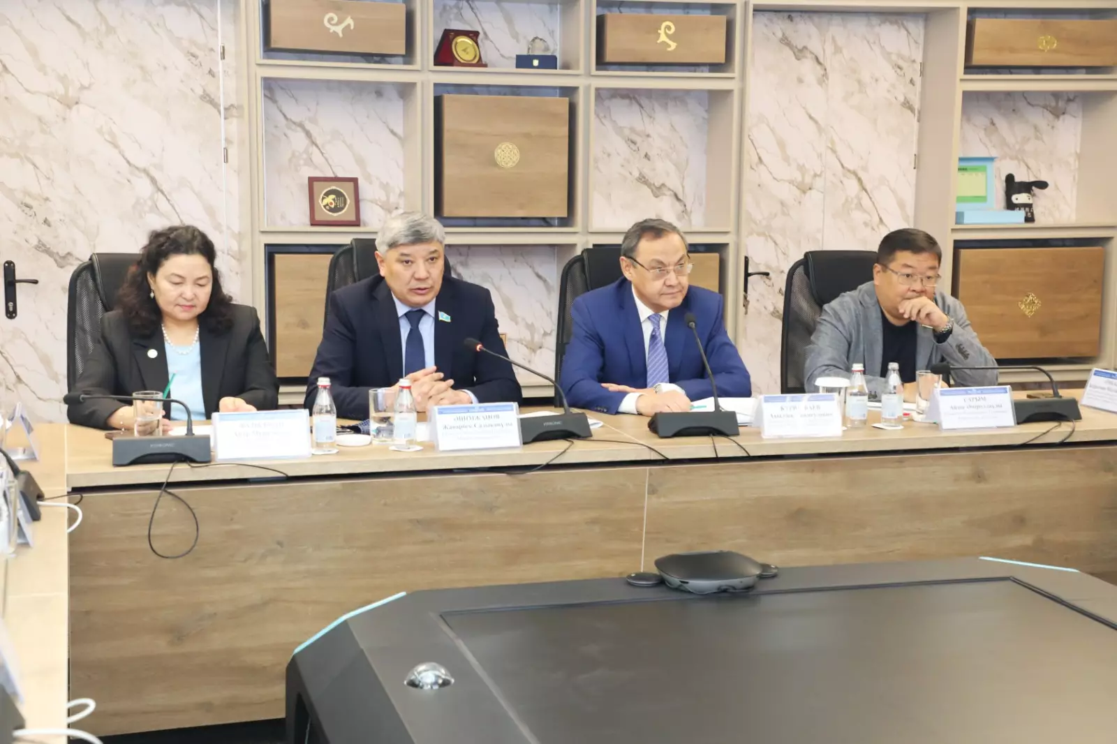 Алматыда өткен дөңгелек үстел: жаңартылған Конституция жобасына қолдау