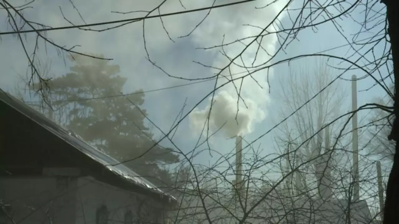 Густой смог накрыл Караганду