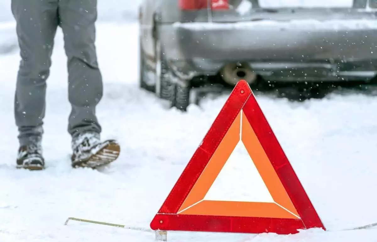 Грузовик встал поперек трассы Алматы-Усть-Каменогорск (ВИДЕО)