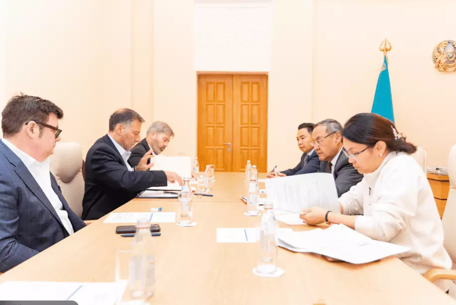 В Астане прошёл круглый стол по научным основам конституционной реформы