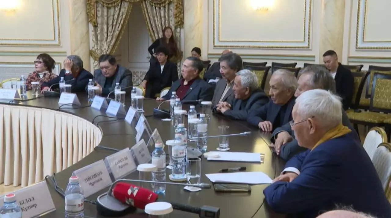 Союз писателей поддержал защиту независимости в новой Конституции