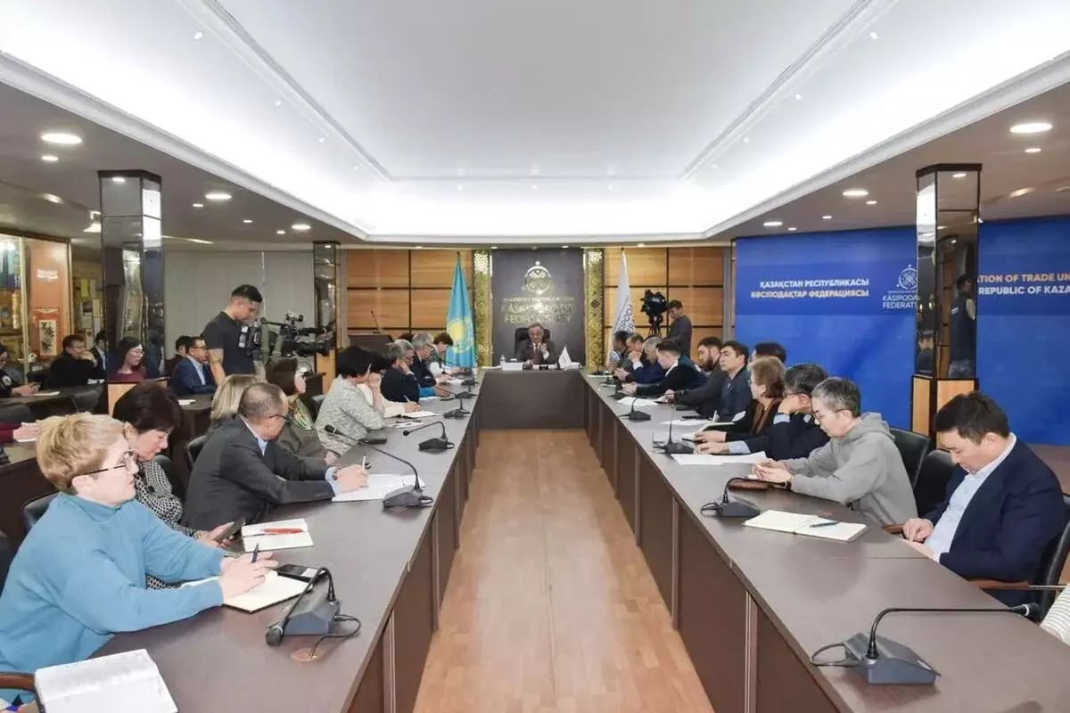 Федерация профсоюзов Казахстана поддержала проект новой Конституции