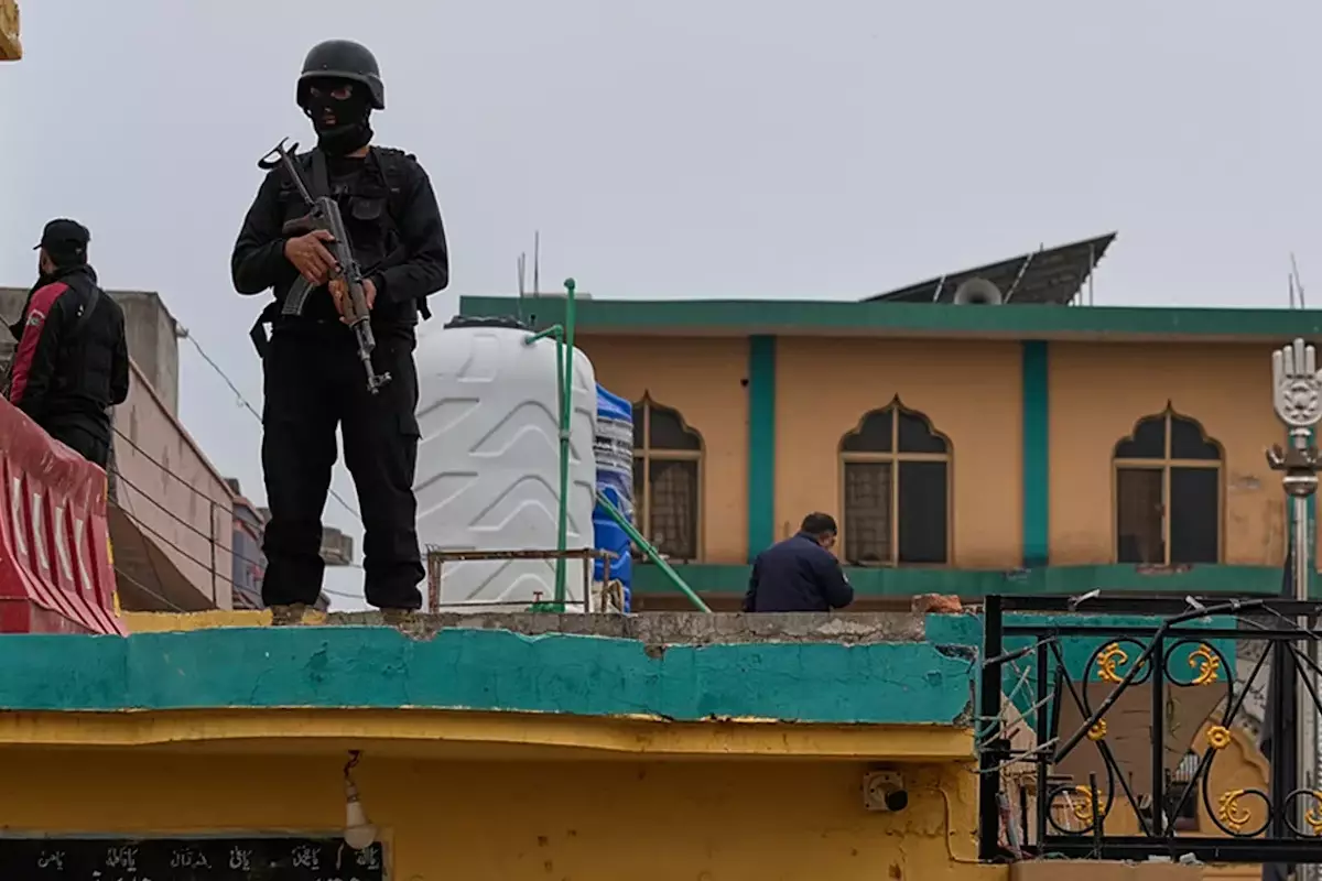 Взрыв после Жума намаз: в Пакистане смертник устроил теракт в мечети