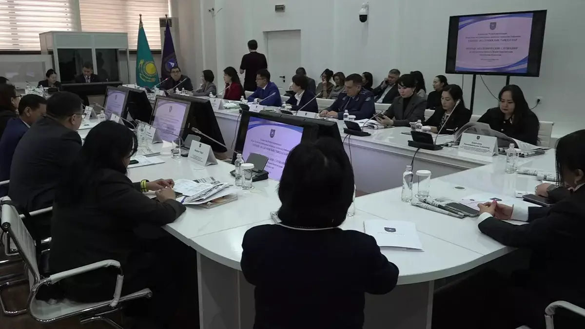 Слушания по проекту новой Конституции прошли с участием юристов и судей