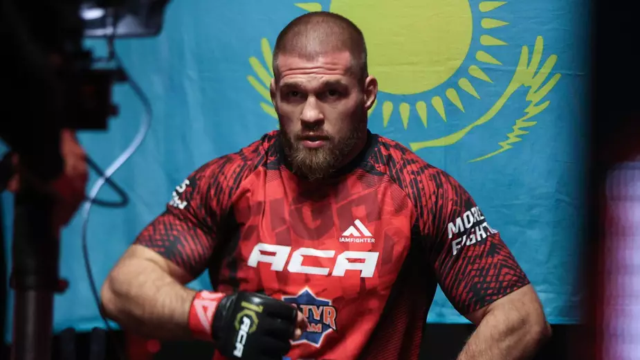 Казахстанец Резников выжил в третьем раунде, но сенсационно проиграл чеченскому бойцу на ACA 200
