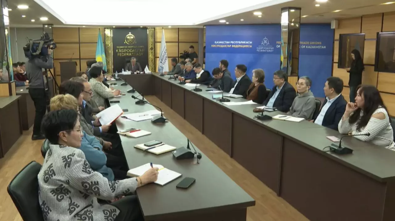 Кәсіподақтар федерациясы жаңа Конституция жобасын талқылады