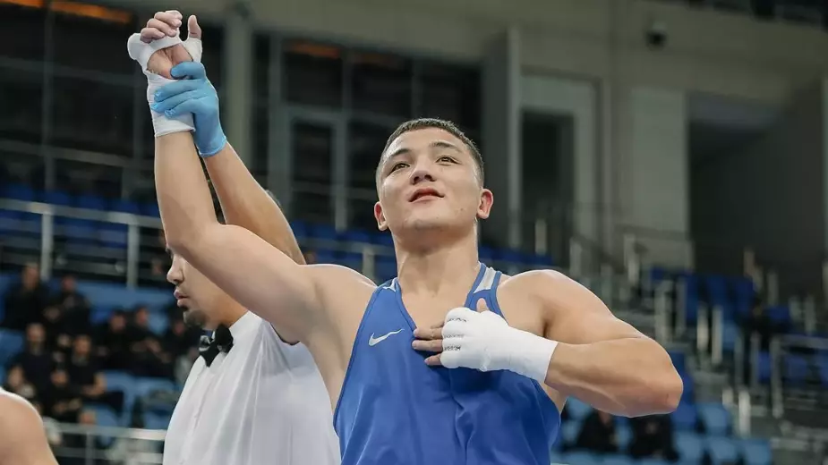 Казахстанский боксер сенсационно победил чемпиона мира: видео и результаты турнира в Испании