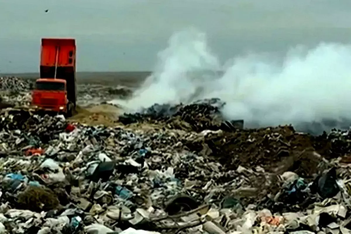 Загрязнение воздуха выявили после пожара на полигоне в Жанаозене - новости на Lada.kz 06.02.2026