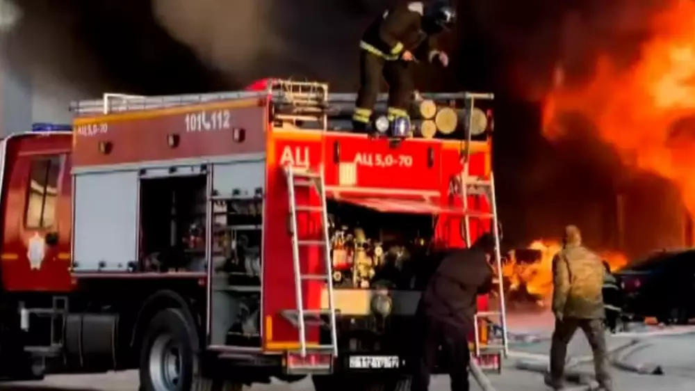 Два иностранца получили сильные ожоги при пожаре на СТО в Актау