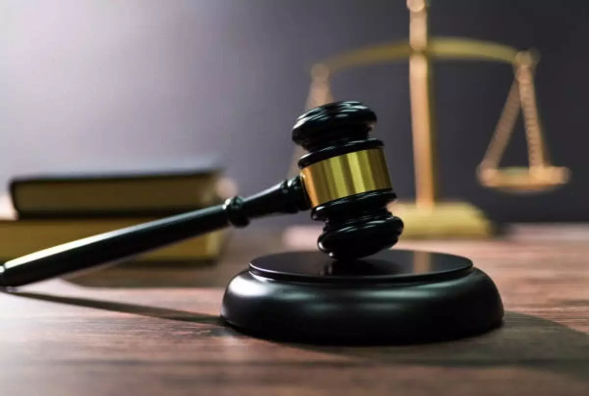 Отмену надбавок сотрудникам СПИД-центра признали незаконной в ЗКО