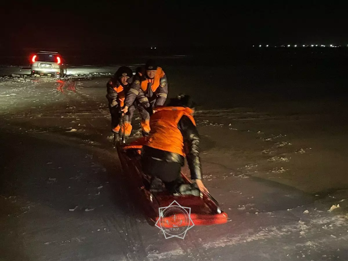 Автомобиль провалился под лед в Алматинской области (ВИДЕО)