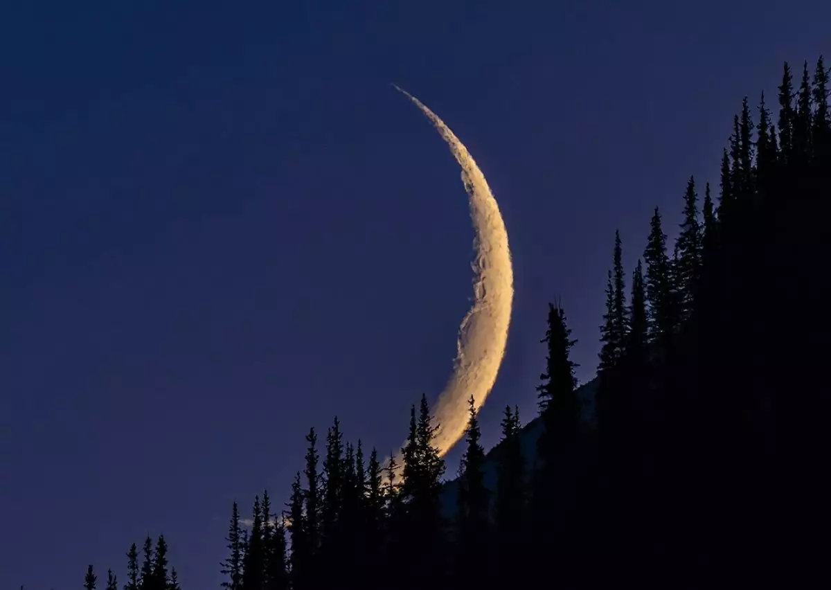 Завораживающий ролик с Луной снял фотограф в горах близ Алматы (ВИДЕО)