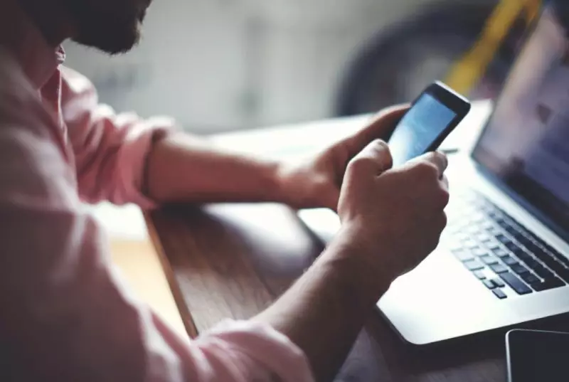 Мужчина около 300 раз позвонил девушке и попал под следствие в Актау