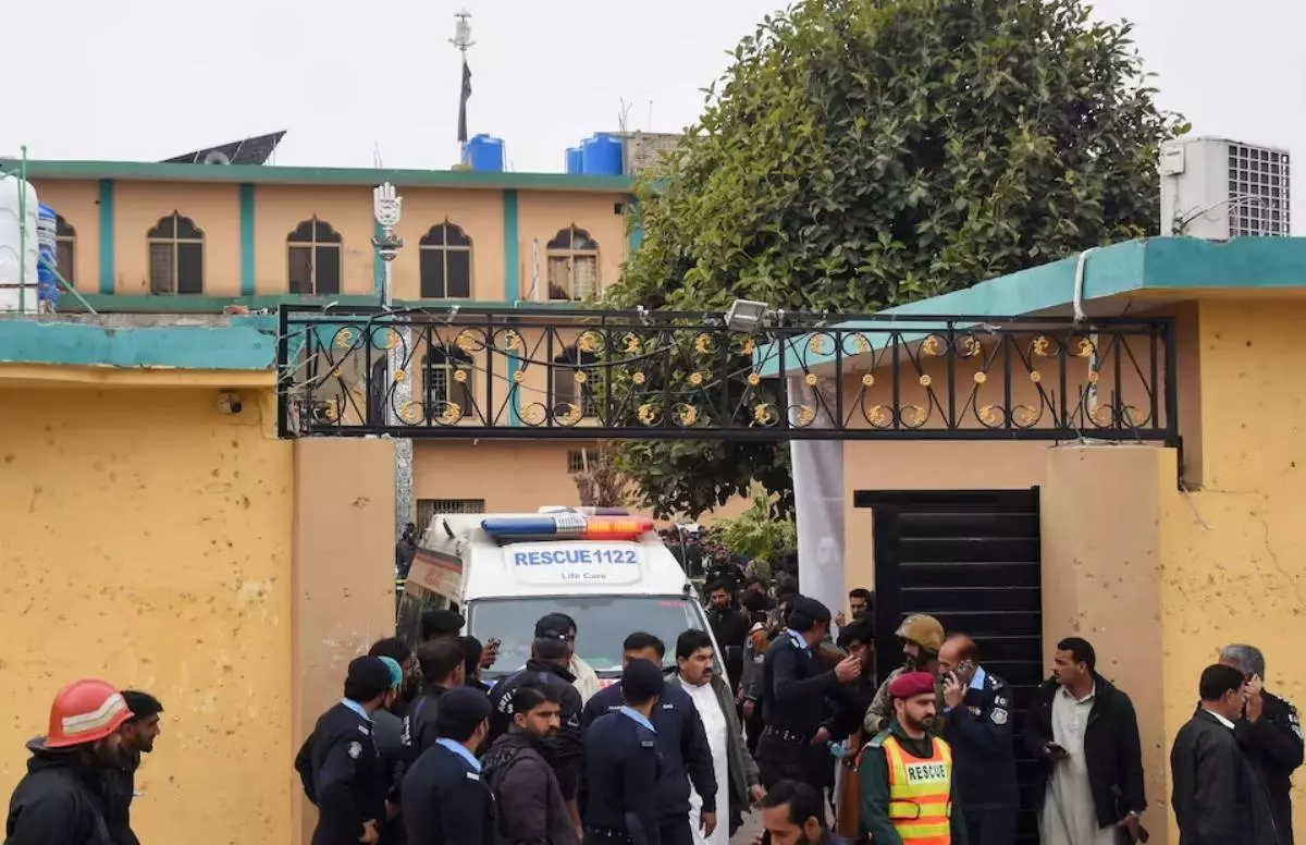 Пәкістандағы қанды жұма: Мешіттегі жарылыстан 30-дан астам адам мерт болды