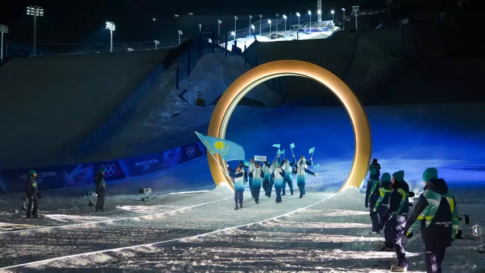 Қысқы Олимпиада ойындарының ашылу салтанатында Қазақстан туы көтерілді