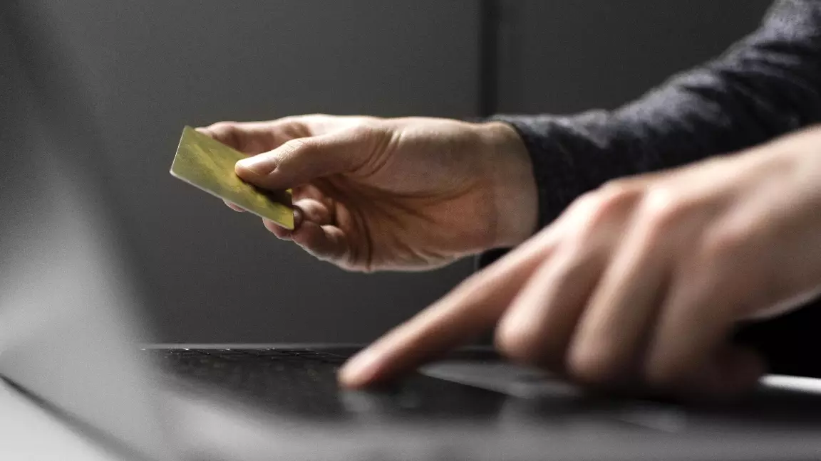 Телефонмен алдап, несие рәсімдеген: Түркістан облысында шетел азаматы басқарған алаяқтық топ 125 млн теңге жымқырған