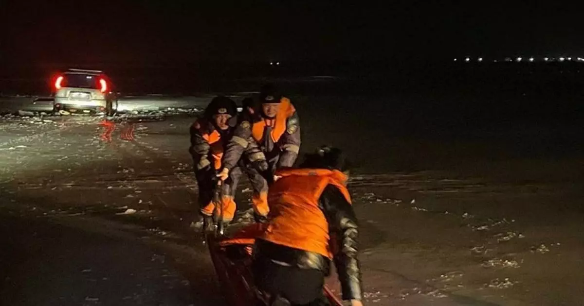  Қапшағайда екі әйел мінген көлік мұз астына түсіп кетті 