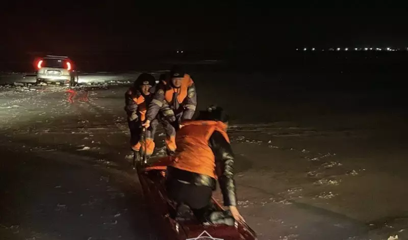 Легковушка с пассажирками ушла под лёд на Капшагае