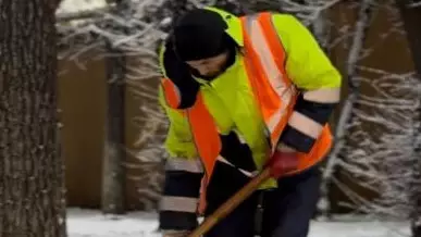 Алматыда 2 мыңнан астам жұмысшы қар тазалауға шықты