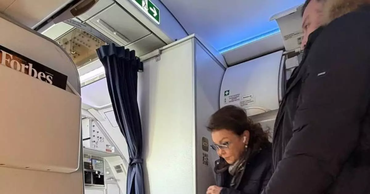  Даригу Назарбаеву заметили на рейсе Астана - Алматы 