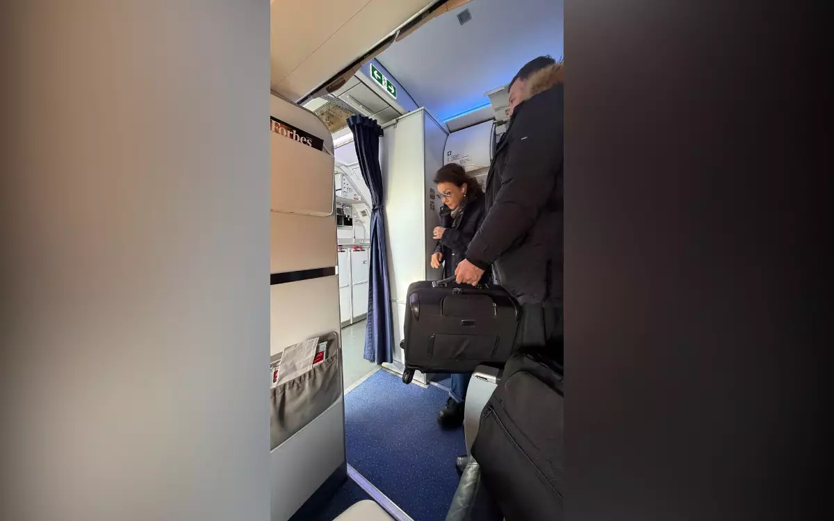 Даригу Назарбаеву "обнаружили" на регулярном рейсе