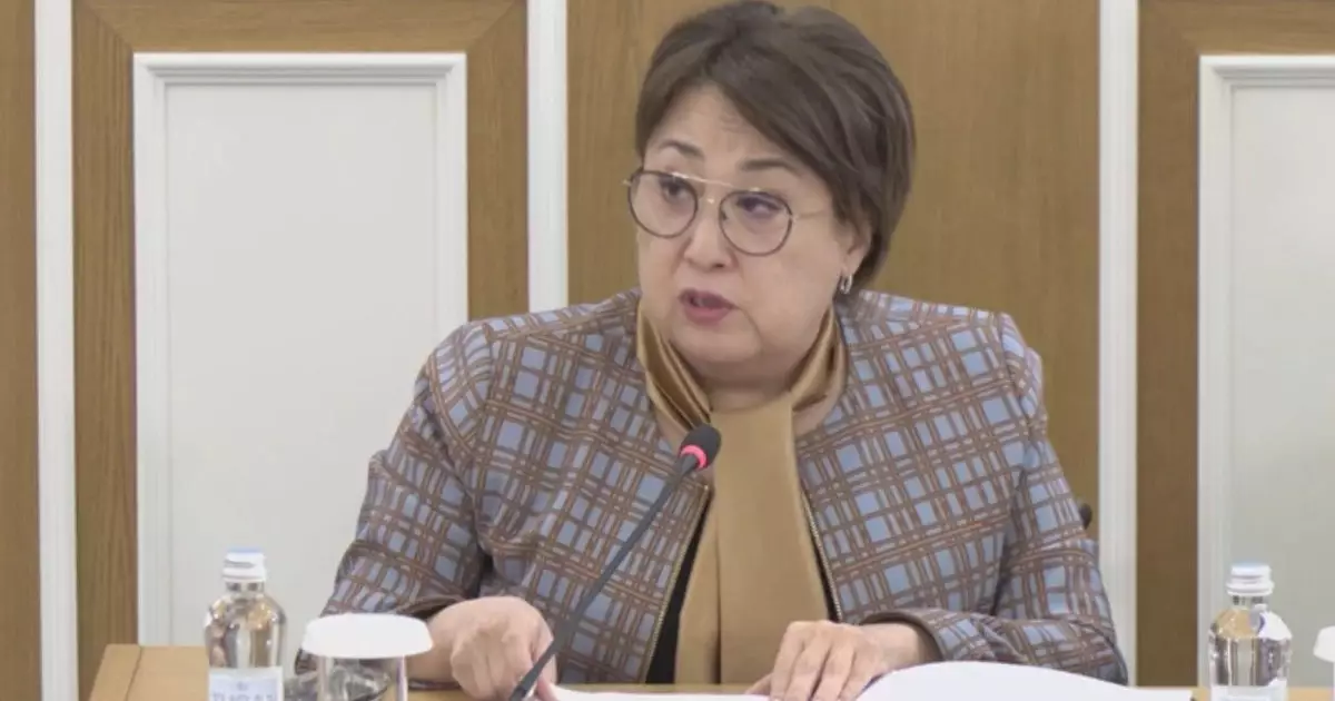  Сенат депутаты Ләззат Қалтаева Конституция мәтінін Брайль форматына бейімдеуді ұсынды 