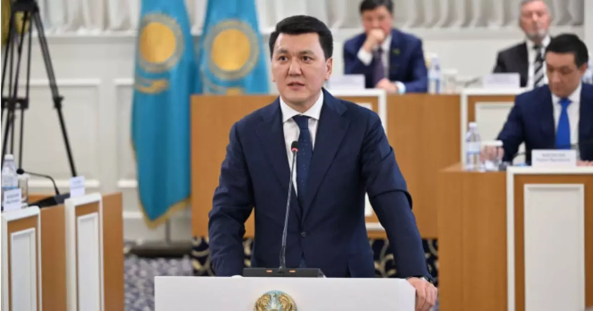  Шын мәнінде халықтық Конституция – Ерлан Қарин жаңа Ата Заңның ел болып жазылып жатқанын айтты 