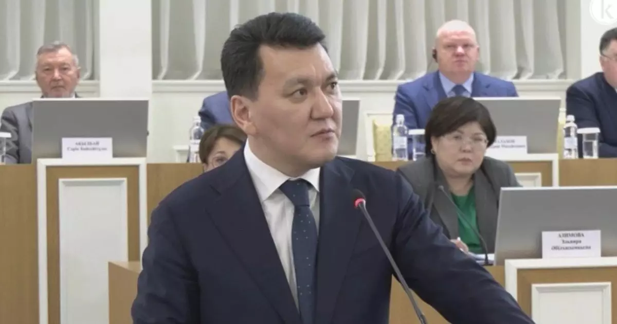  Жаңа Конституцияны 30 жыл бұрынғыдай шағын топ емес, 130 адам дайындап жатыр – Ерлан Қарин 