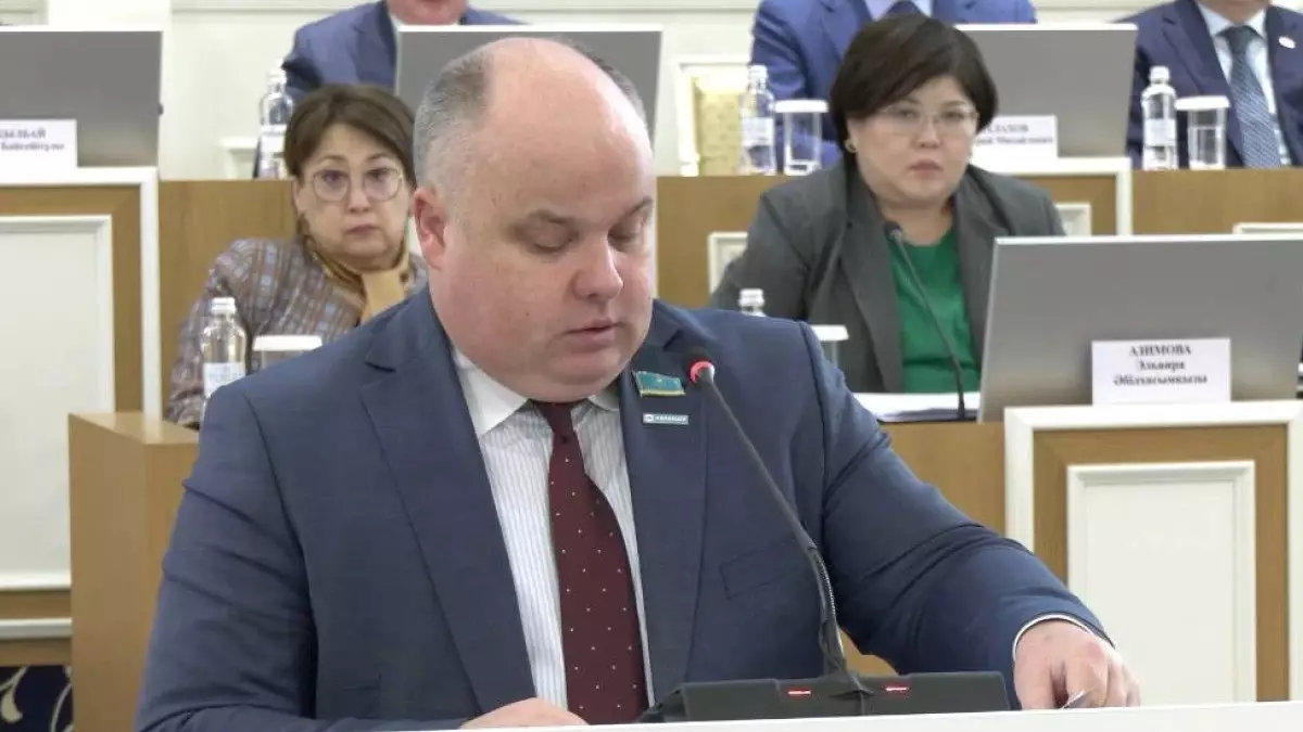 Әділ еңбек, қауіпсіз жұмыс, лайықты жалақы: Максим Рожин жаңа Конституцияның маңызды тұсын атады