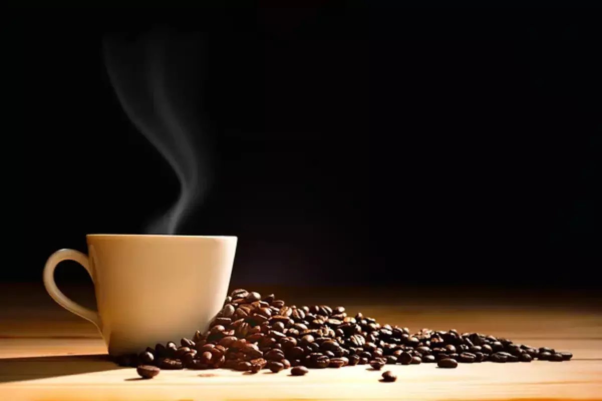 Кофенің пайдасы мен зияны: дәрігерлер нені ескертеді